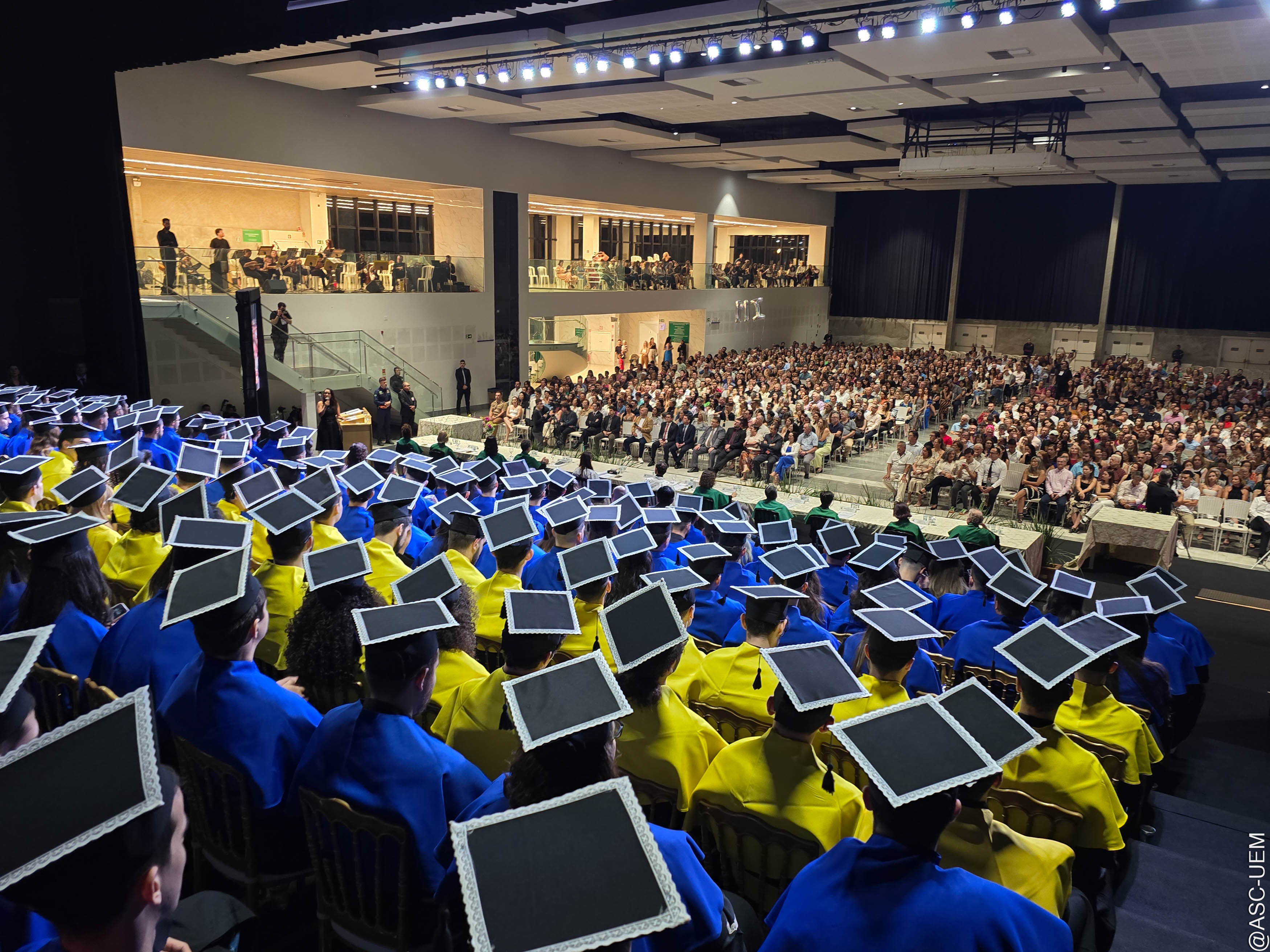 Foram entregues diplomas a 260 alunos dos cursos de Arquitetura, Ciência da Computação, Informática e Engenharias