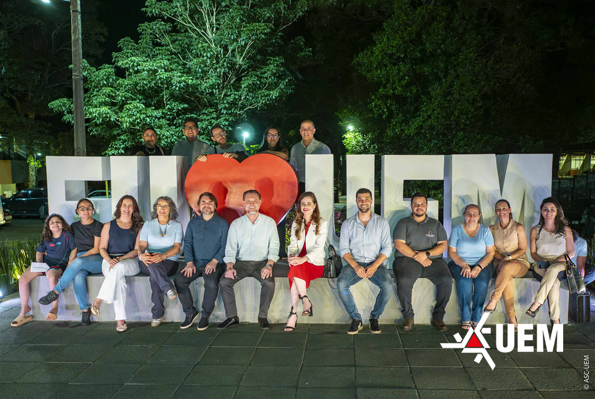 Inaugurado no portão 2, monumento simboliza o amor pela universidade e marca o início das comemorações de 56 anos