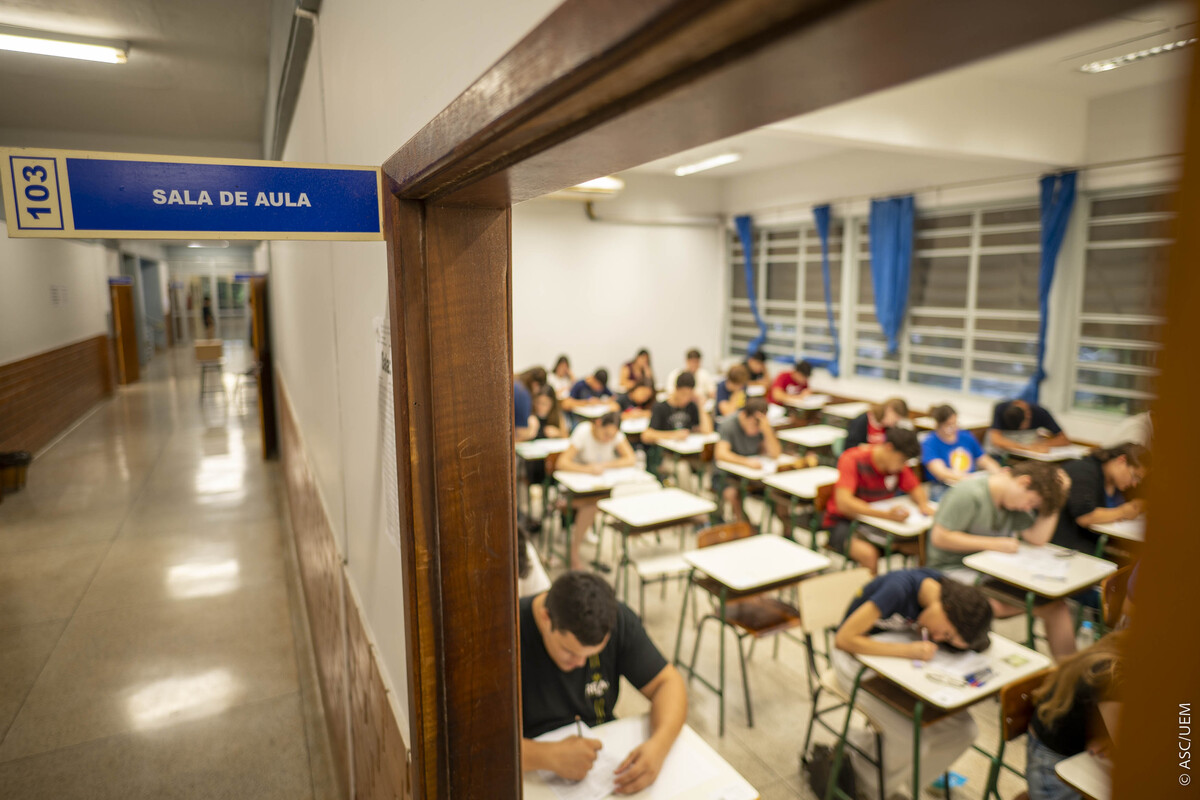Com oficinas e monitorias, objetivo é apoiar acadêmicos ingressantes e diminuir taxas de reprovação e evasão 