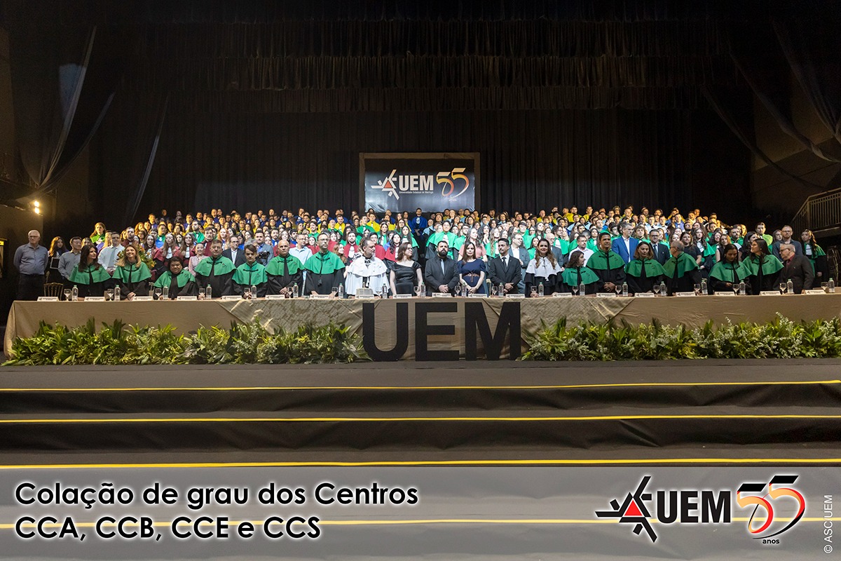 Neograduados de 13 cursos participaram da primeira de nove solenidades de colação de grau, que seguem até abril