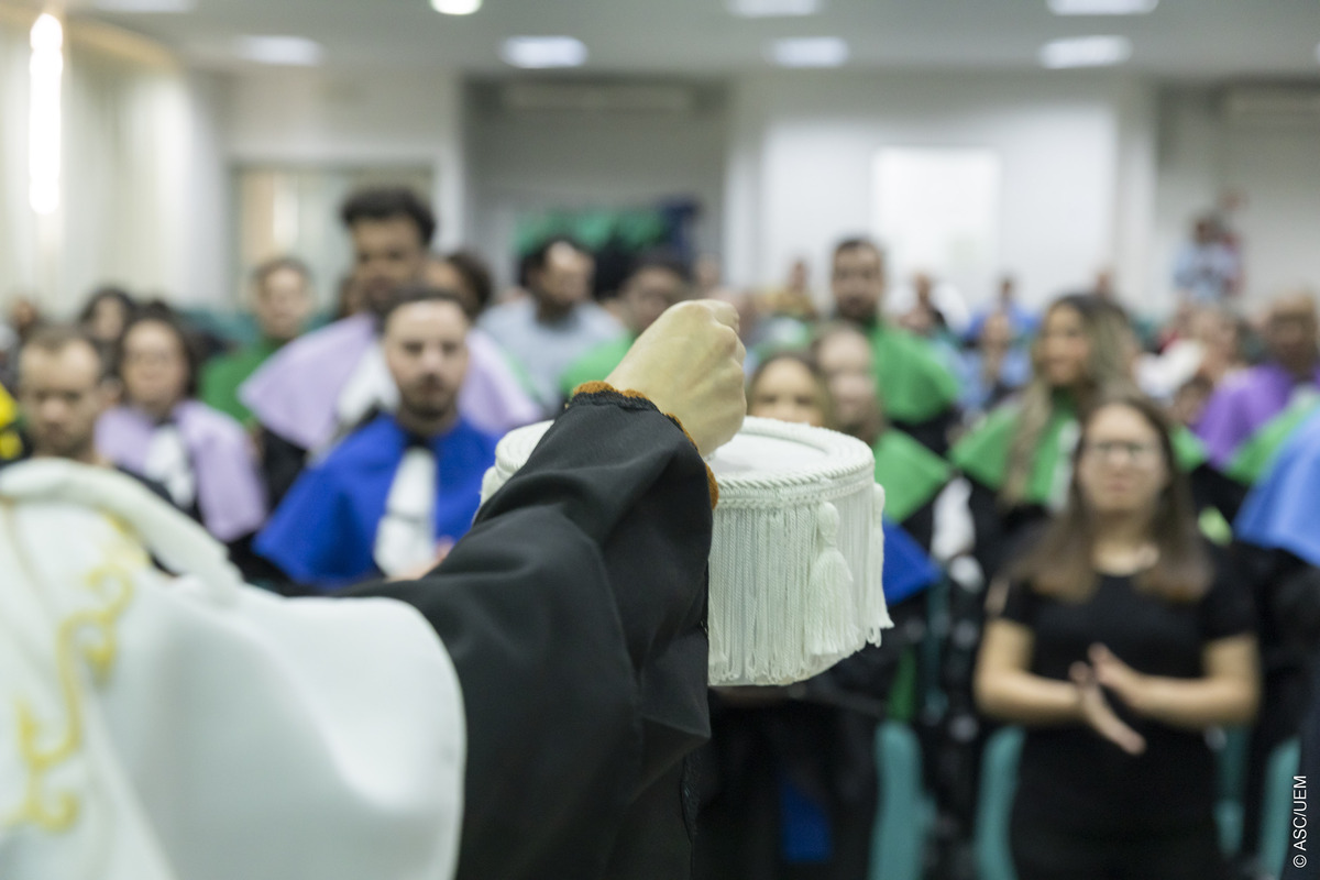 Ao todo, 57 estudantes colaram grau, em dois eventos antecipados, completando 85.869 graduados pela universidade